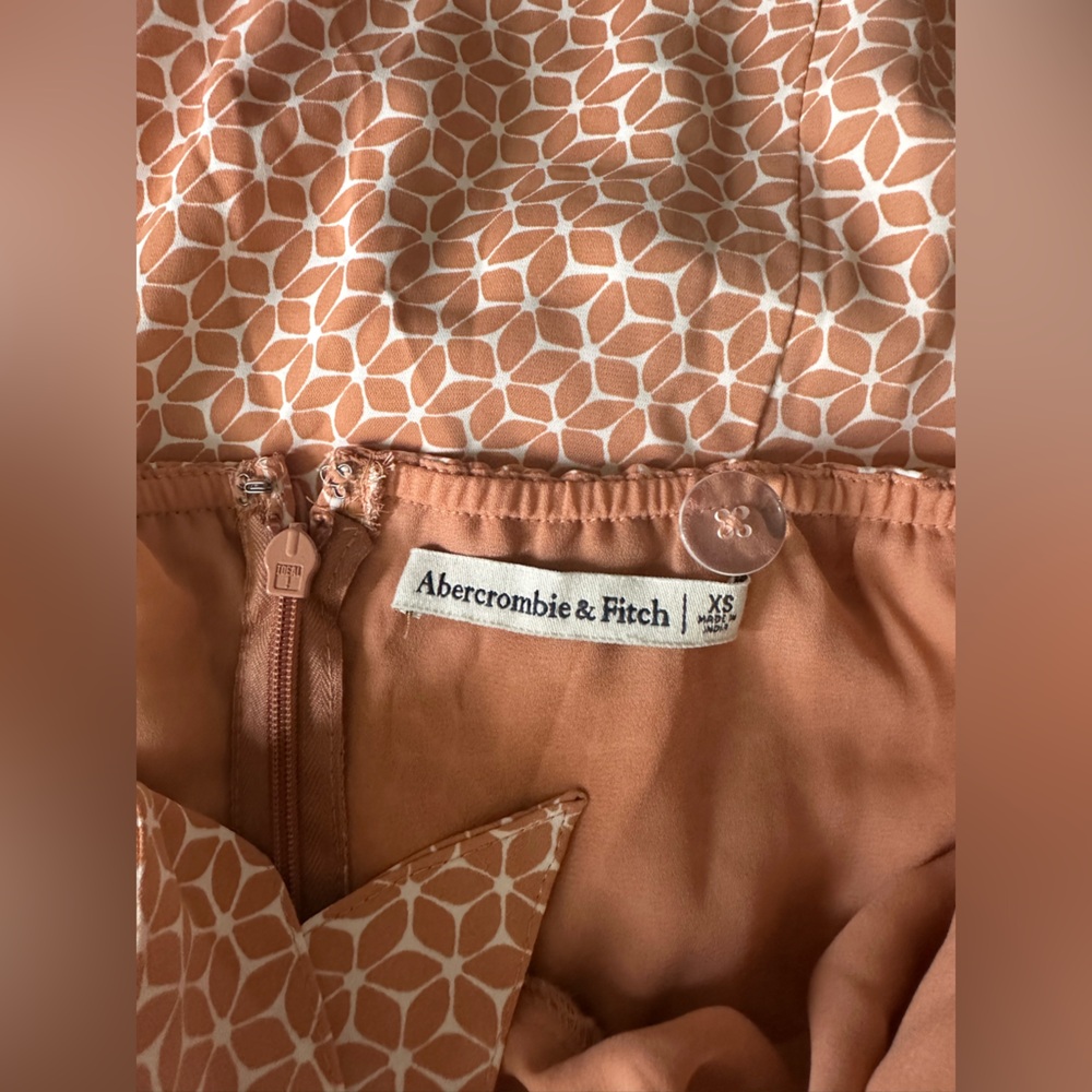 Abercrombie & Fitch Peach and White Patterned Milkmaid style dress - Picture 3 of 3